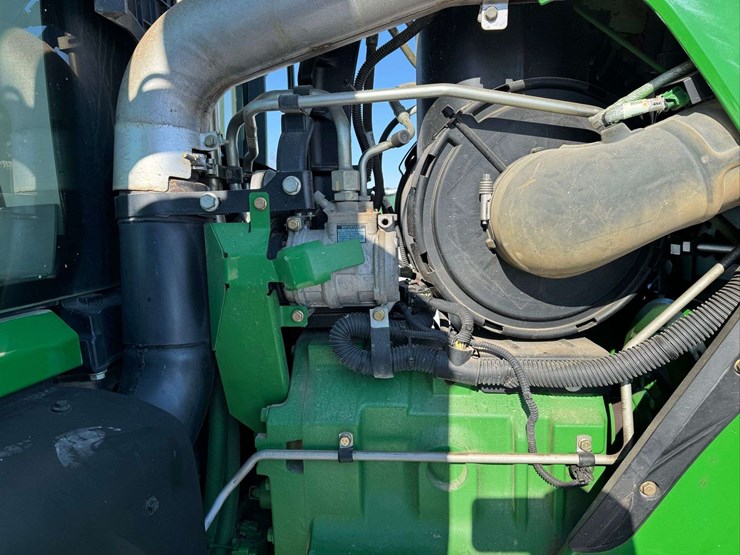 2012-john-deere-8310r-image-109