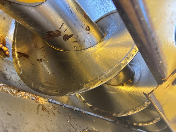 new-holland-tr89-image-86