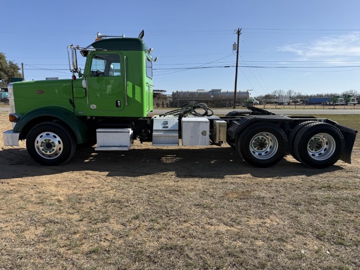 2021-peterbilt-367-image-8