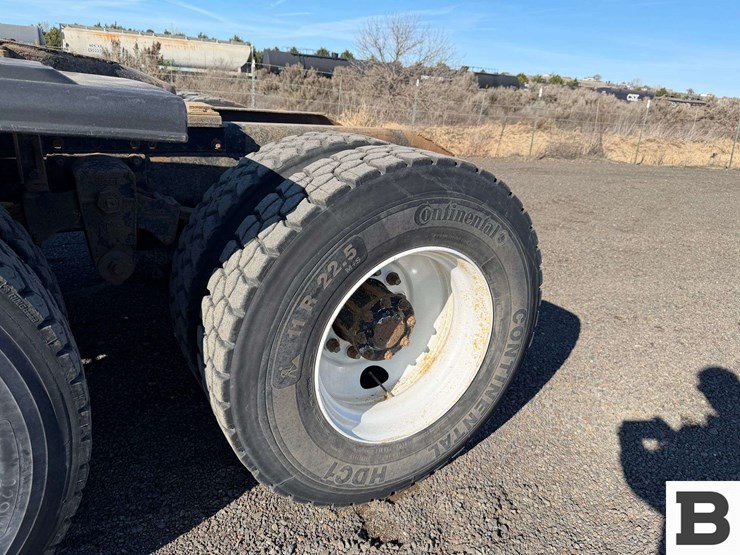 1986-freightliner-flc112-image-16