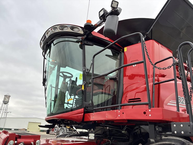 2024-case-ih-8250-image-19