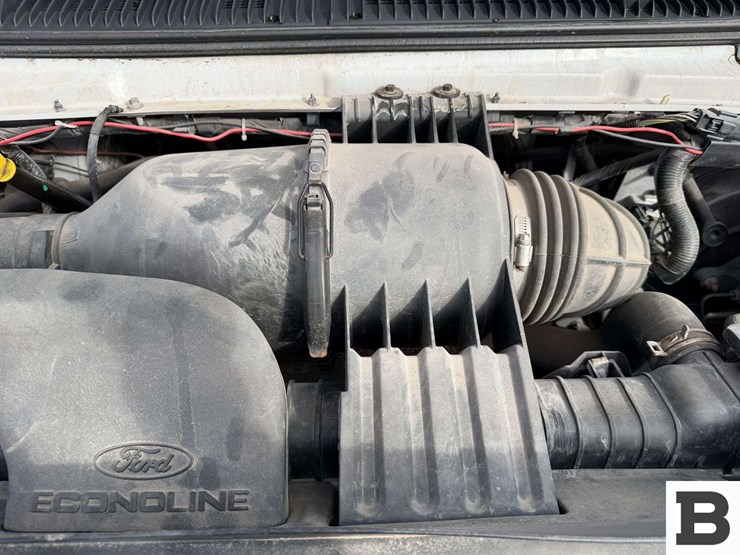 2010-ford-cargo-image-37