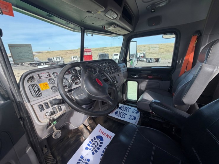 2021-peterbilt-367-image-18