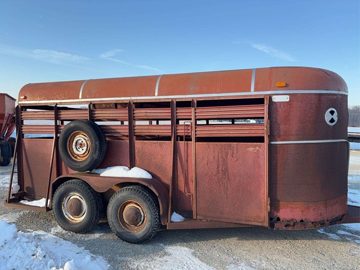 16’-rawhide-livestock-trailer-image-4
