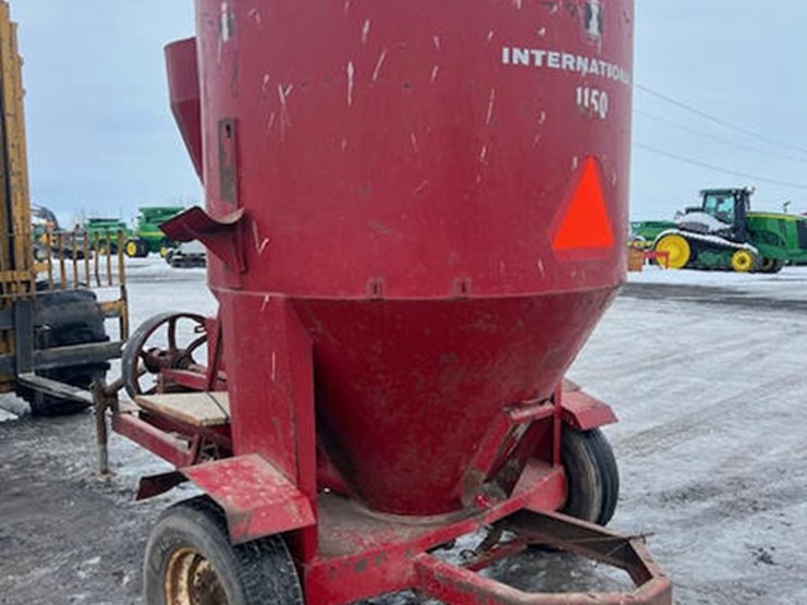 #114949-•-ih-1150-feed-grinder-image-8