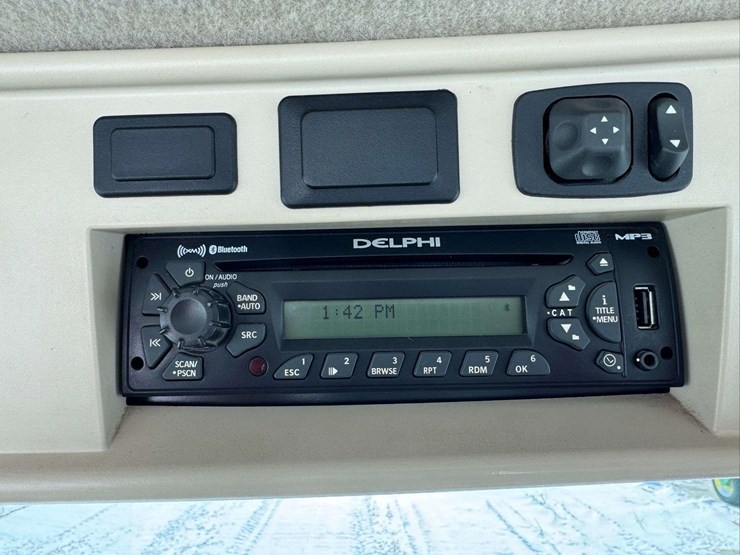 2012-john-deere-8310r-image-83