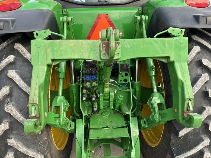2012-john-deere-8260r-image-28