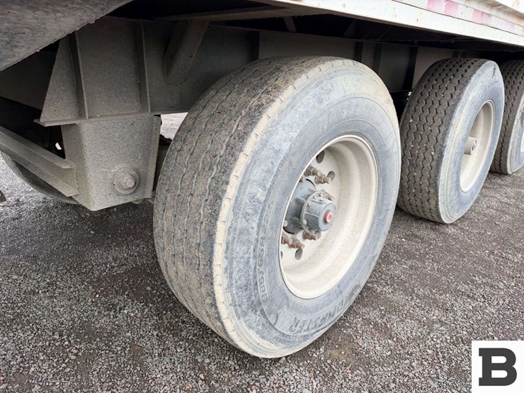 2000-neville-trailer-image-23