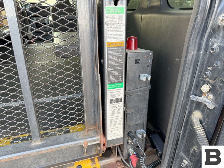 2014-ford-cargo-image-21