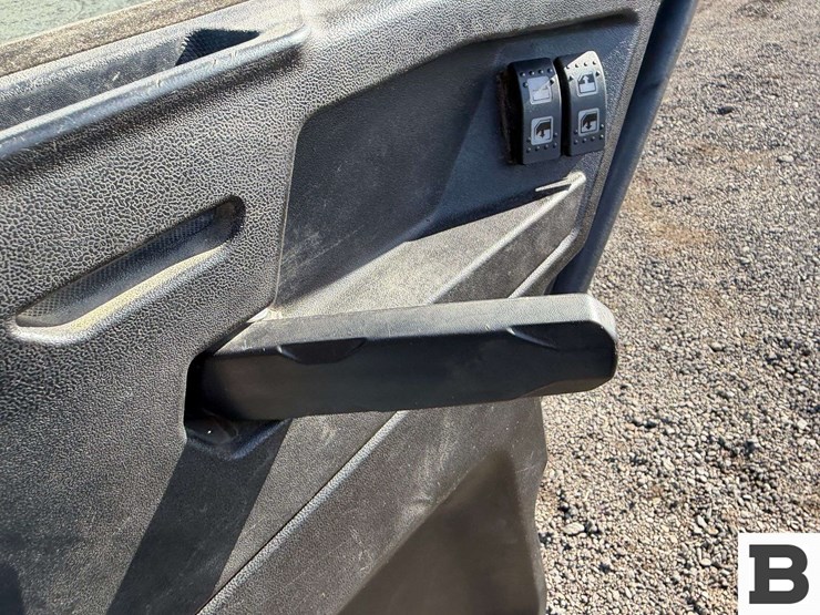 2023-can-am-defender-limited-hd10-atv-image-54