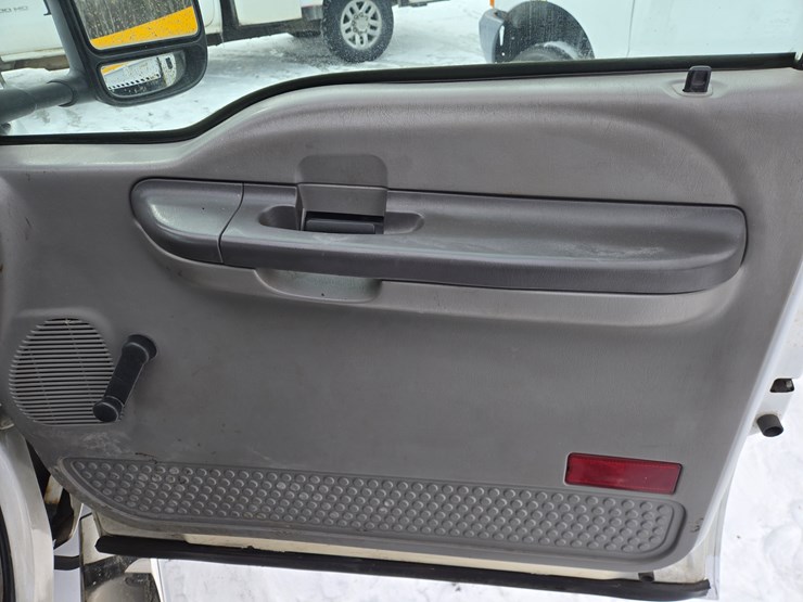 2001-ford-f350-image-32