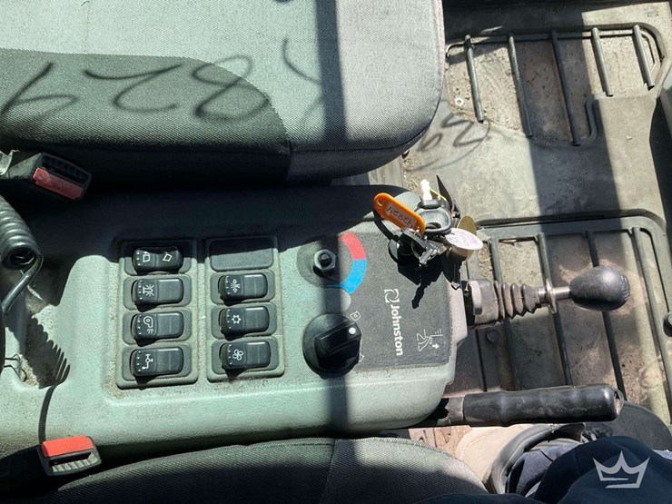 2018-johnston-c201-compact-street-sweeper-image-10