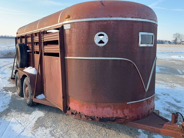 16’-rawhide-livestock-trailer-image-3