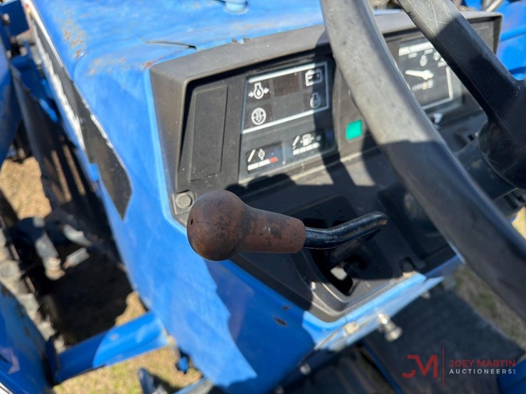 new-holland-tc30-image-19