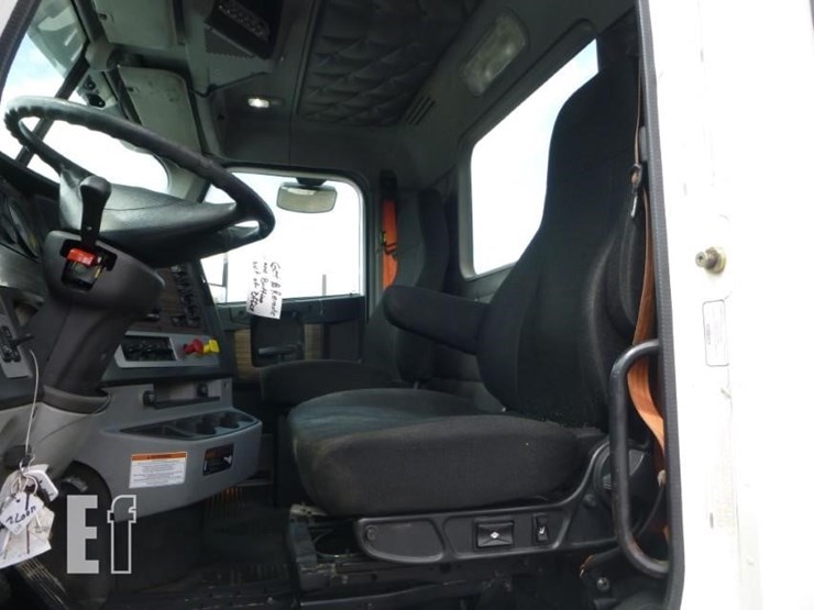 freightliner-coronado-122-image-15