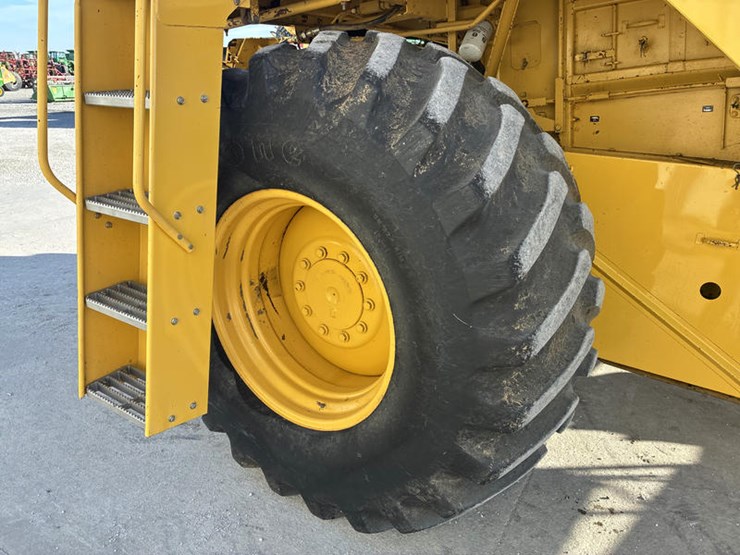 new-holland-tr89-image-42