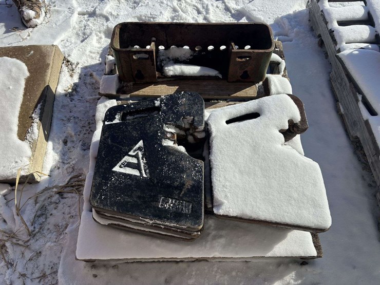 set-of-8-allis-chalmers-suitcase-weights-&-bracket-image-10