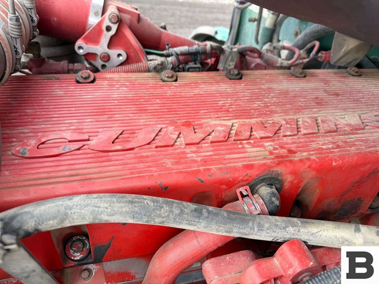 2009-peterbilt-384-image-41