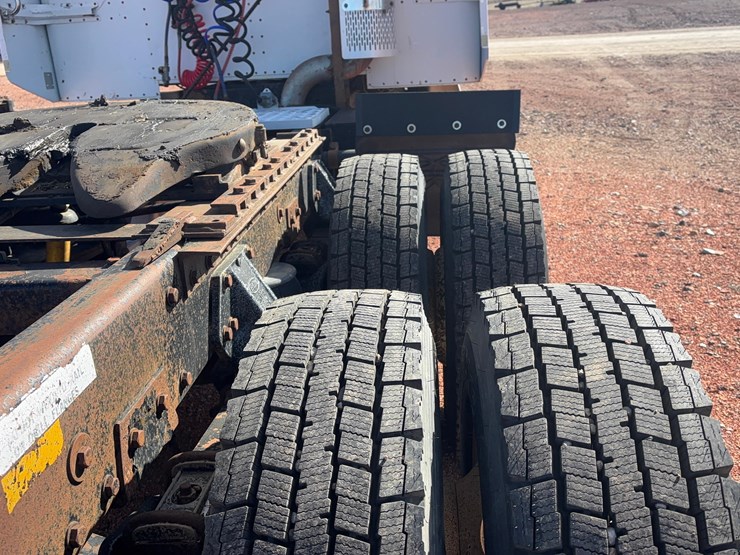 1993-peterbilt-377-image-13