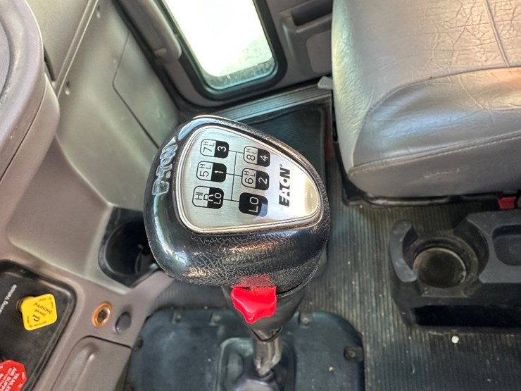 2023-peterbilt-367-image-9