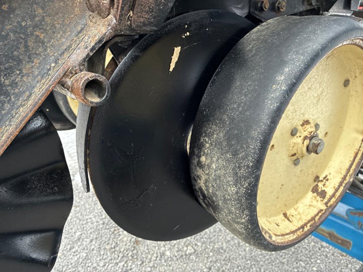 1997-kinze-2600-image-29