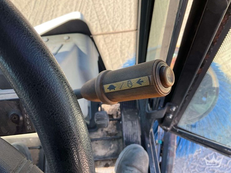 2018-johnston-c201-compact-street-sweeper-image-9