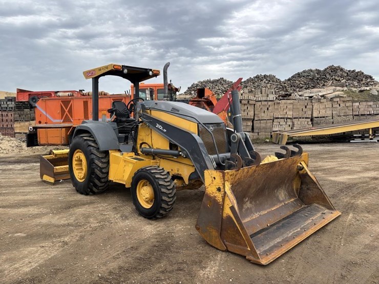 2018-deere-210lep-image-2