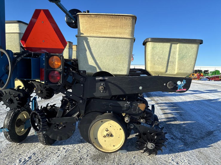 1999-kinze-2500-image-44