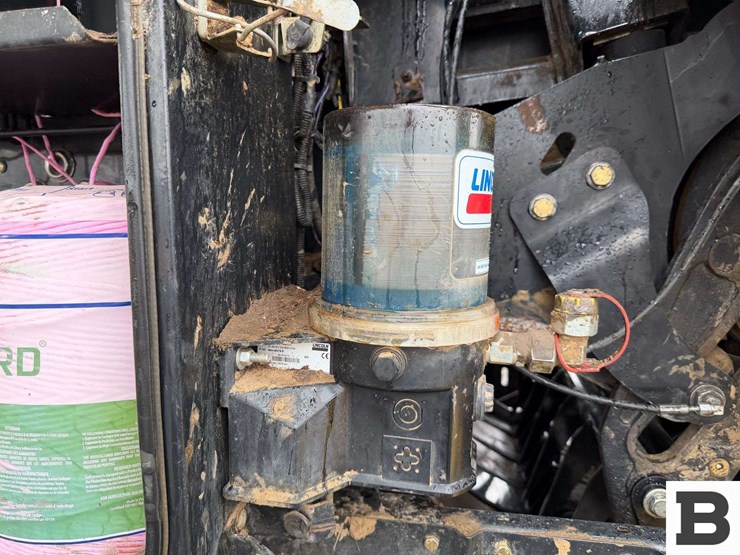 new-holland-340-image-43