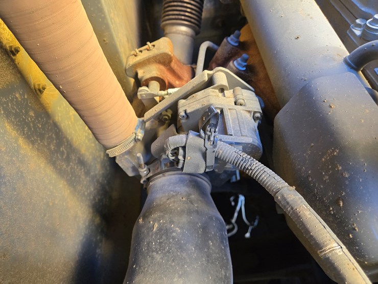 2016-deere-245g-lc-image-46