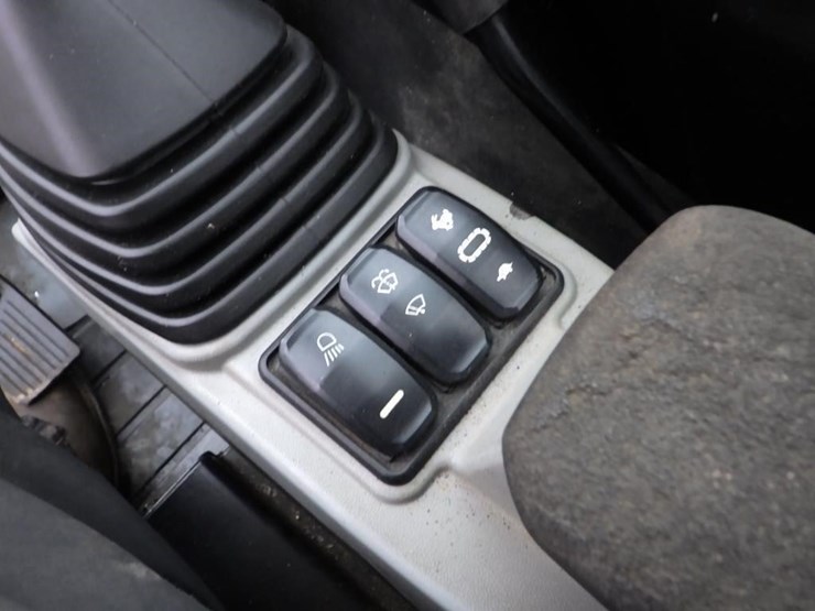 caterpillar-305.5-image-38