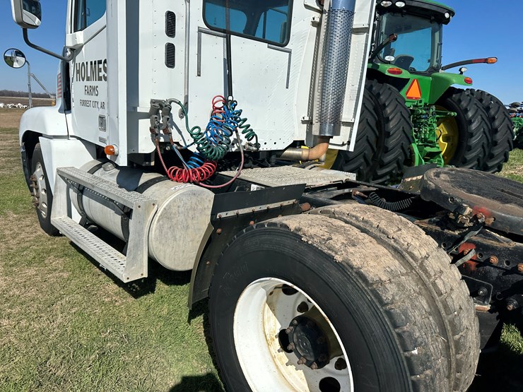 #40057-•-2001-freightliner-century-classic-s/t-t/a-daycab-truck-tractor-1fujbbbg41lh91794-image-24