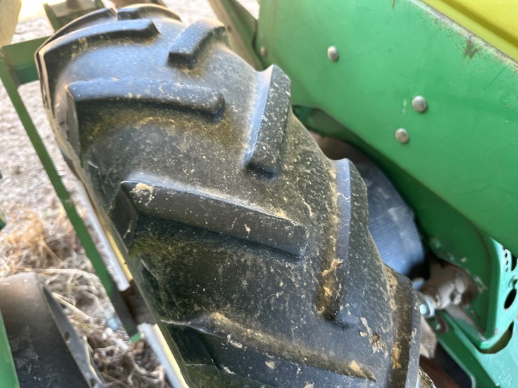 john-deere-8-image-13