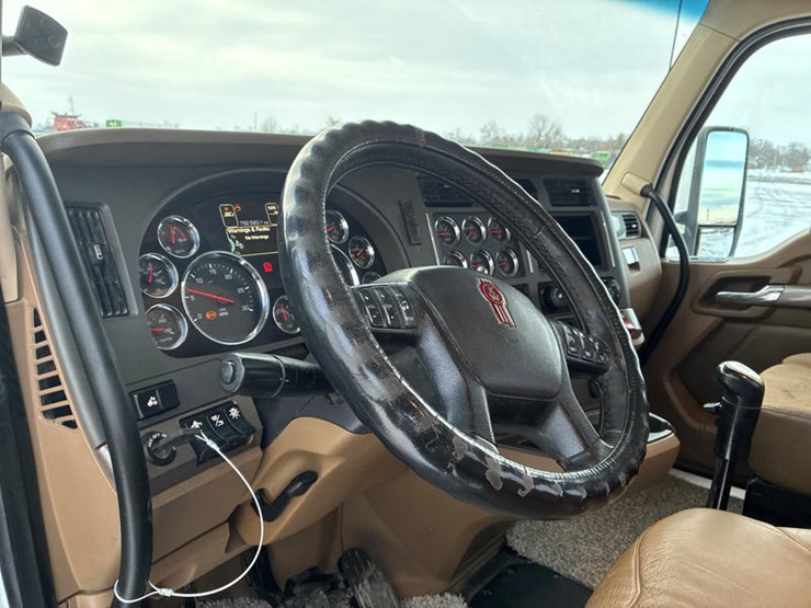 2016-kenworth-t680-image-47