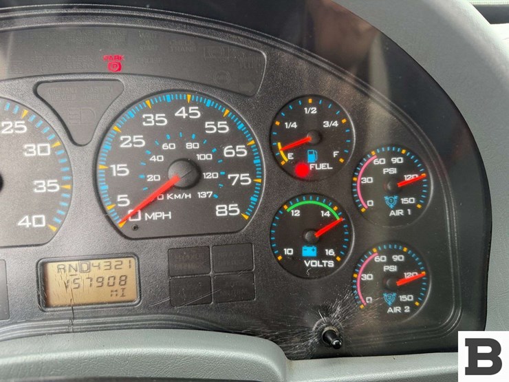 2005-international-7400-image-61