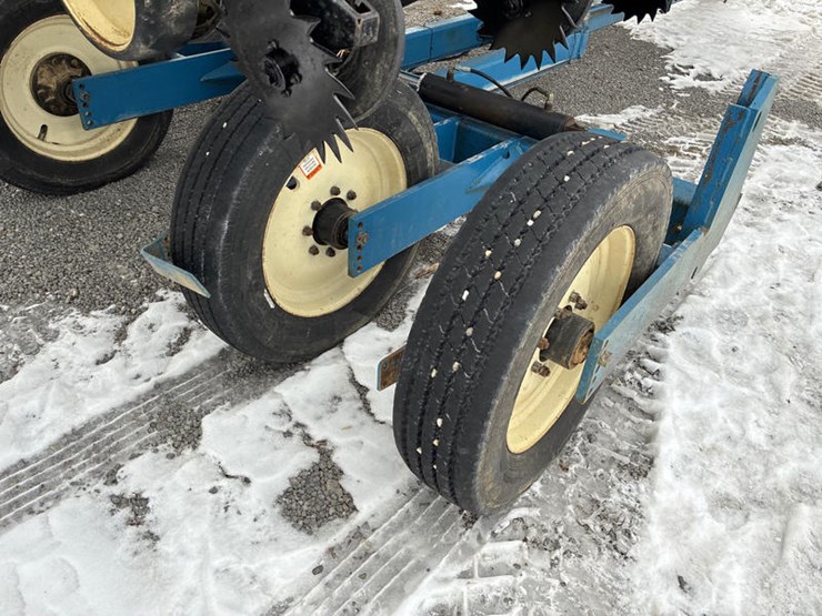 1997-kinze-2600-image-56