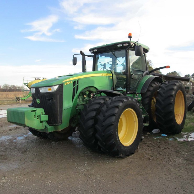 JOHN DEERE 8235R