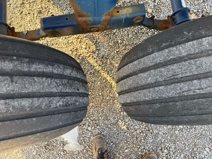 nc-8000.-pull-type-fertilizer-spreader.-8-ton-image-20