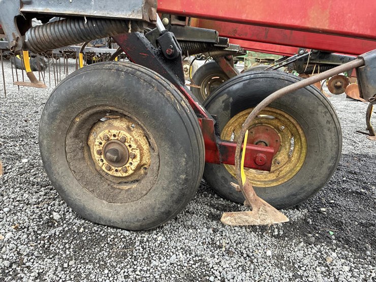 case-ih-4800-image-31