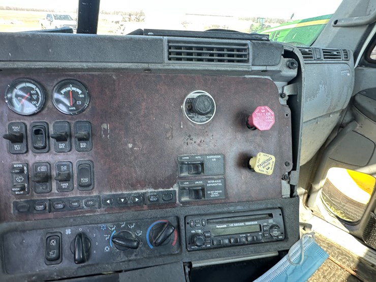 #40057-•-2001-freightliner-century-classic-s/t-t/a-daycab-truck-tractor-1fujbbbg41lh91794-image-62