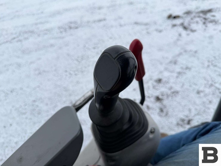 2017-deere-35g-image-43