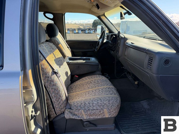 2003-gmc-2500-image-35