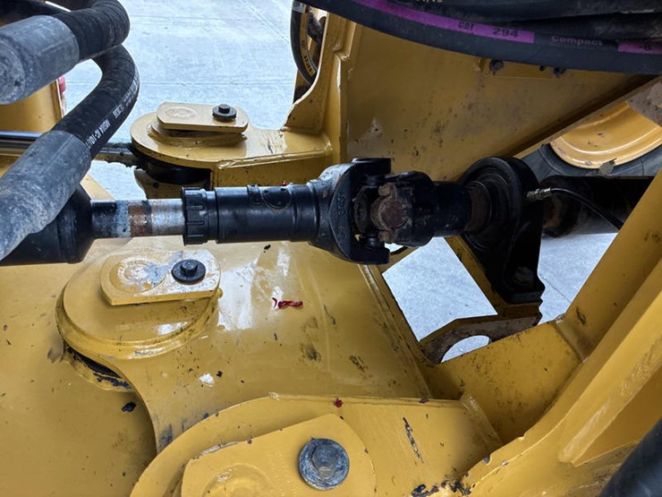 2021-caterpillar-926m-image-31