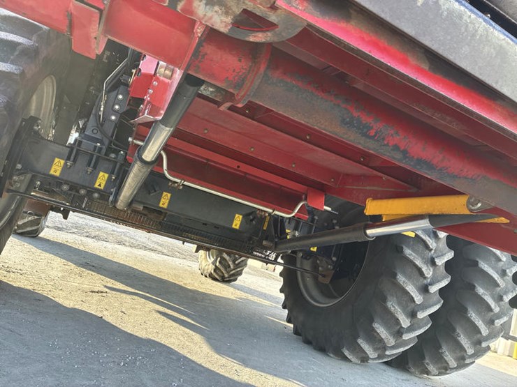 2010-case-ih-8120-image-30