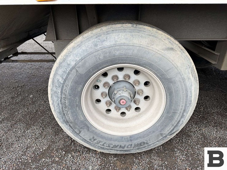 2000-neville-trailer-image-24