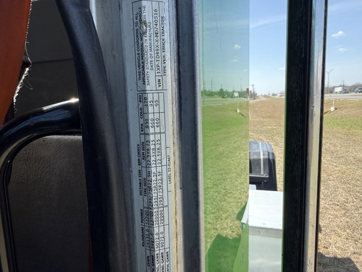 2021-peterbilt-367-image-21