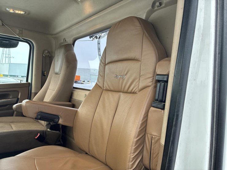 2016-kenworth-t680-image-49