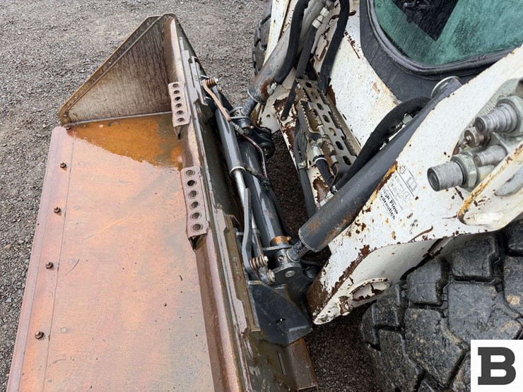 2013-bobcat-s570-image-10