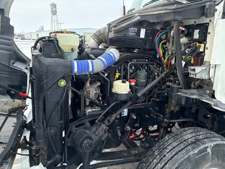 2016-kenworth-t680-image-38