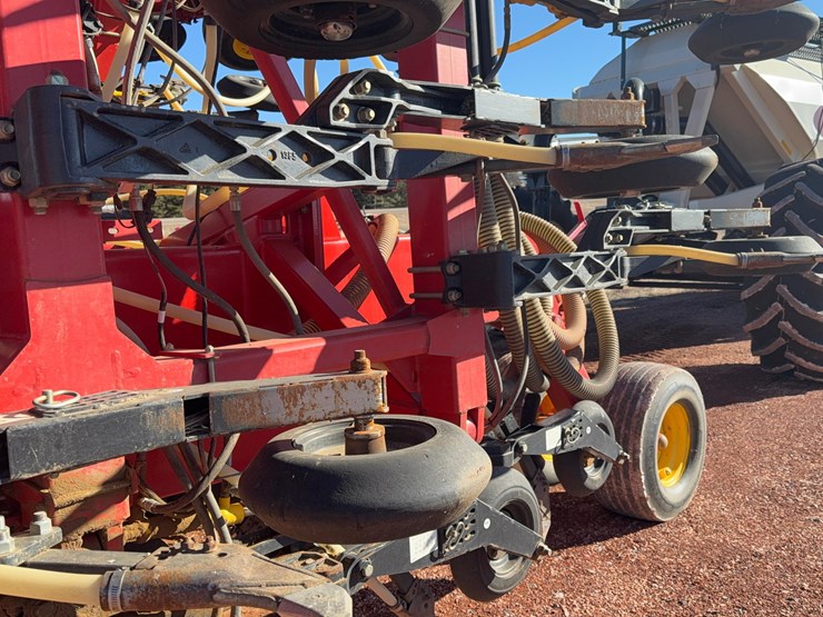 2014-bourgault-7700-image-44